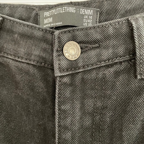 Pretty Little Thing Mom Jeans NWT - Picture 3 of 3